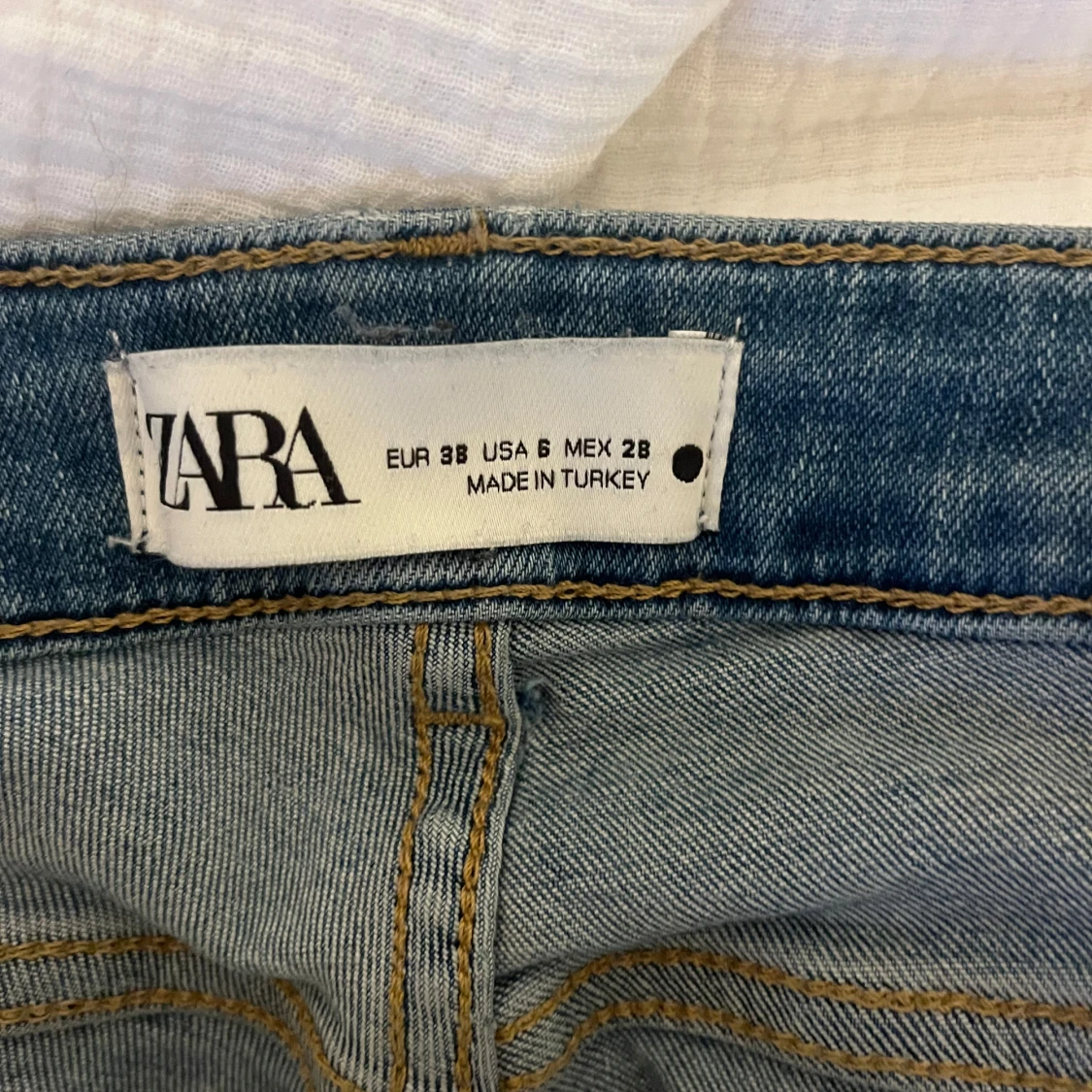 Blå bootcut jeans från Zara, strl 38 - 1