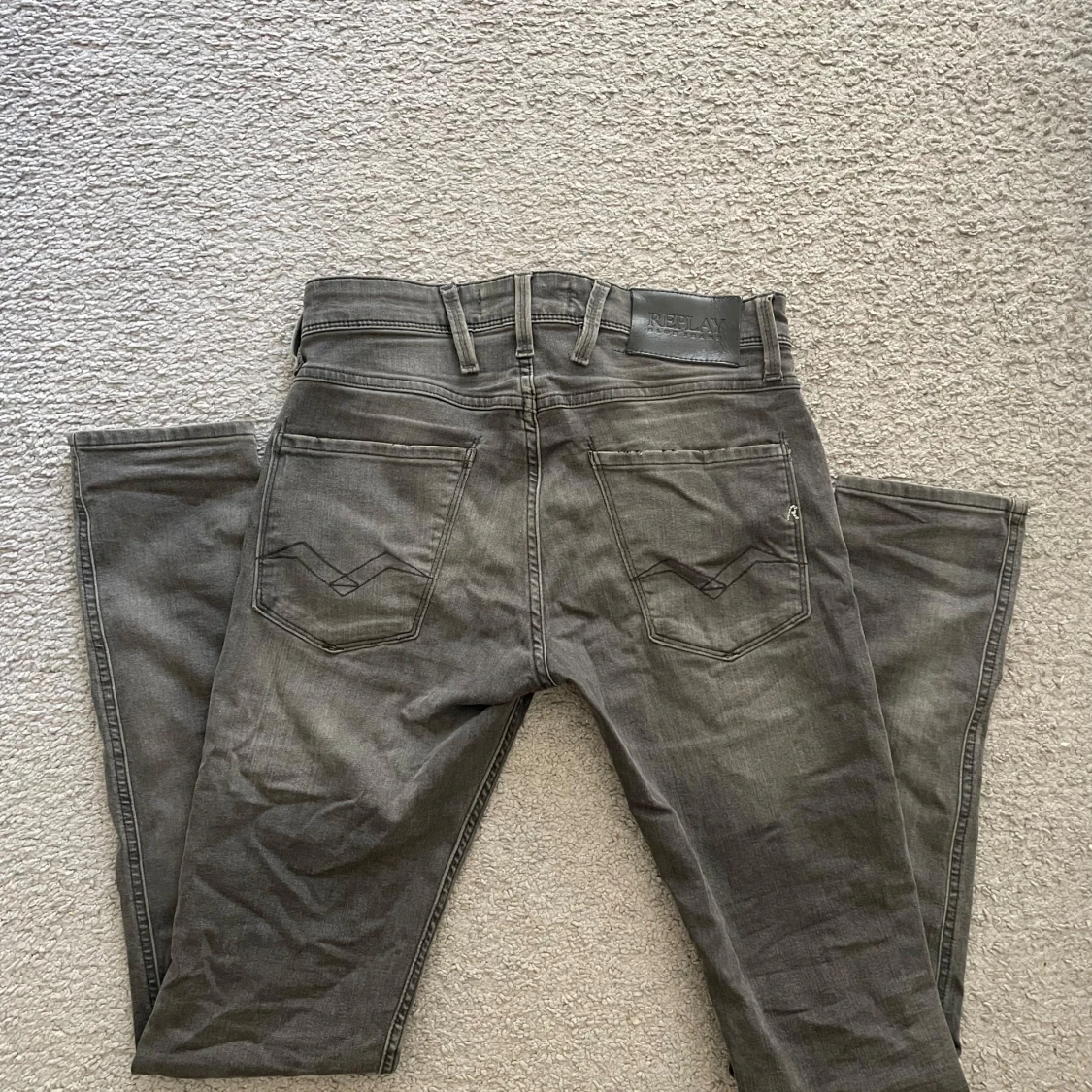 Grå Replay jeans, modell Anbass W28 L32 - 1