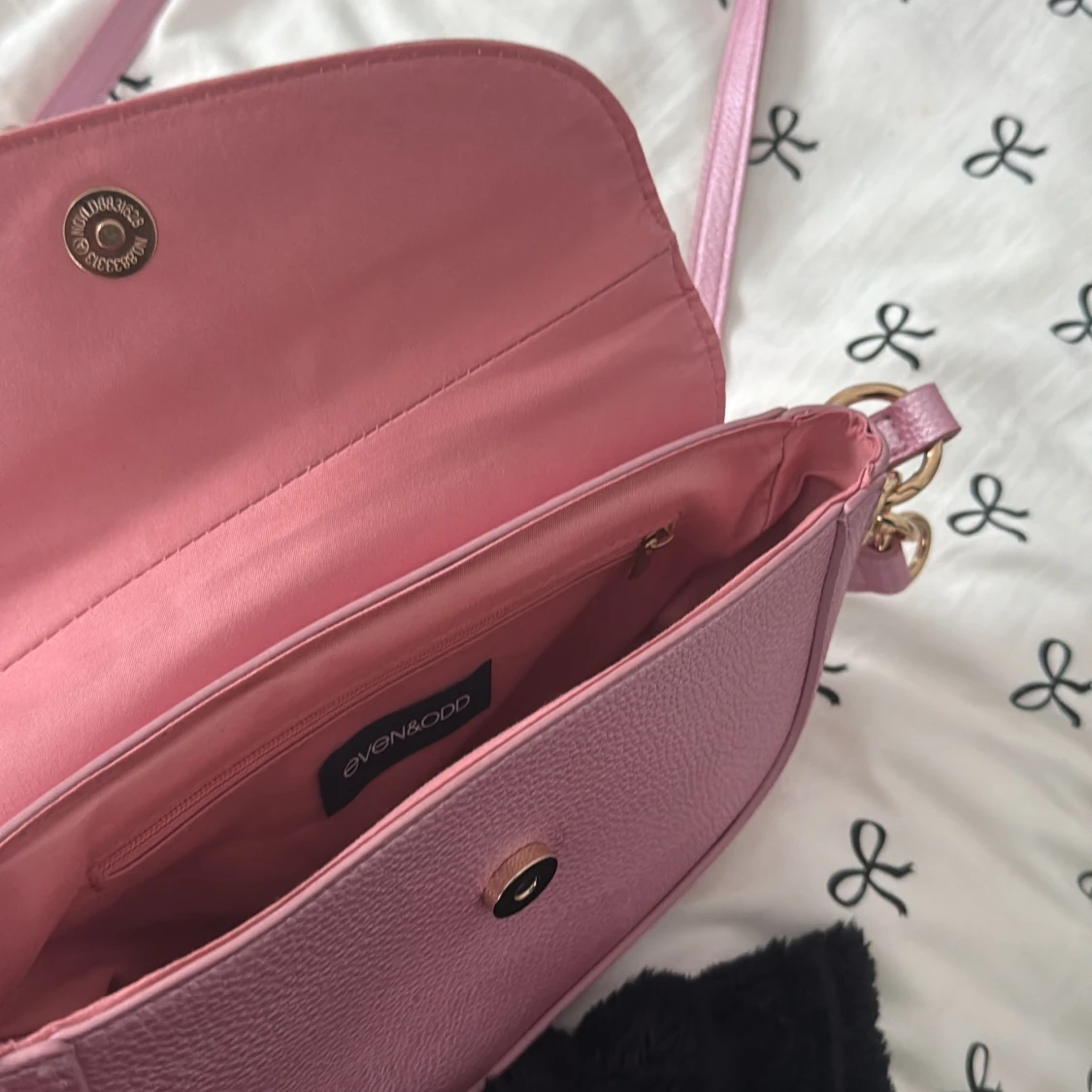 Rosa axelväska från Even&Odd - 3