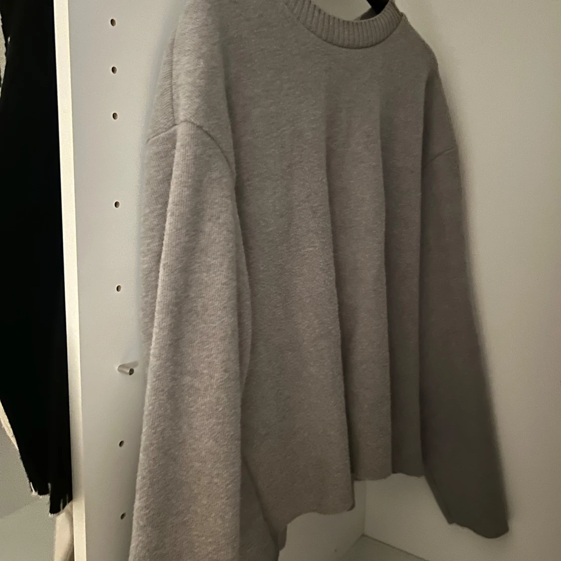 Grå oversized stickad tröja