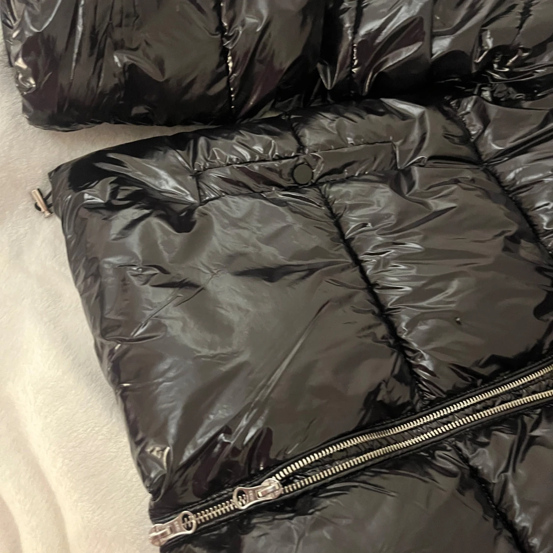 Svart pufferjacka från Nelly med huva - 1