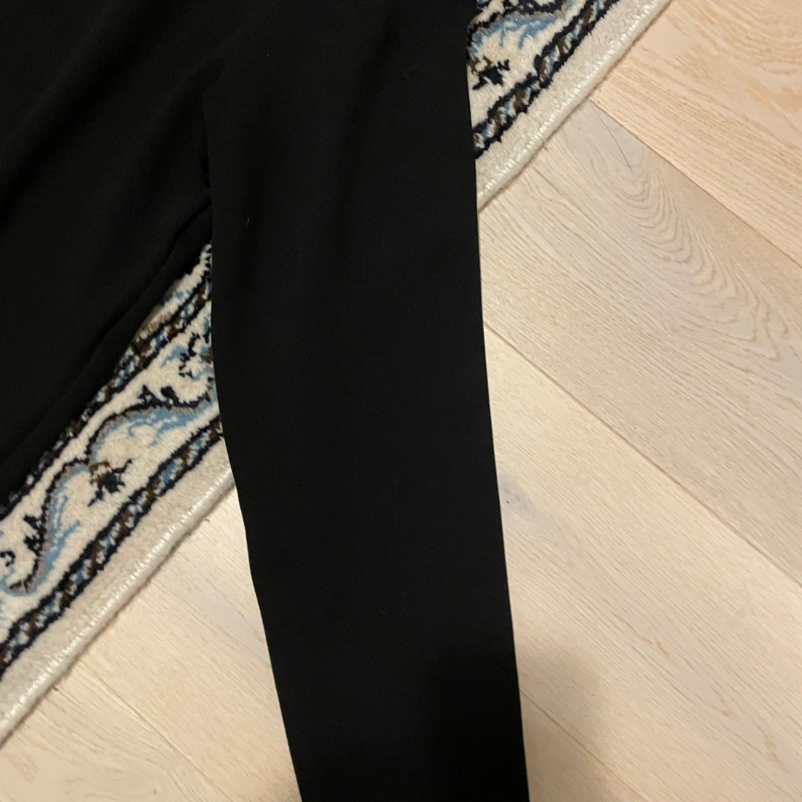 Svart huvtröja  med dragkedja Only & Sons storlek S. Ny utan prislapp - 2