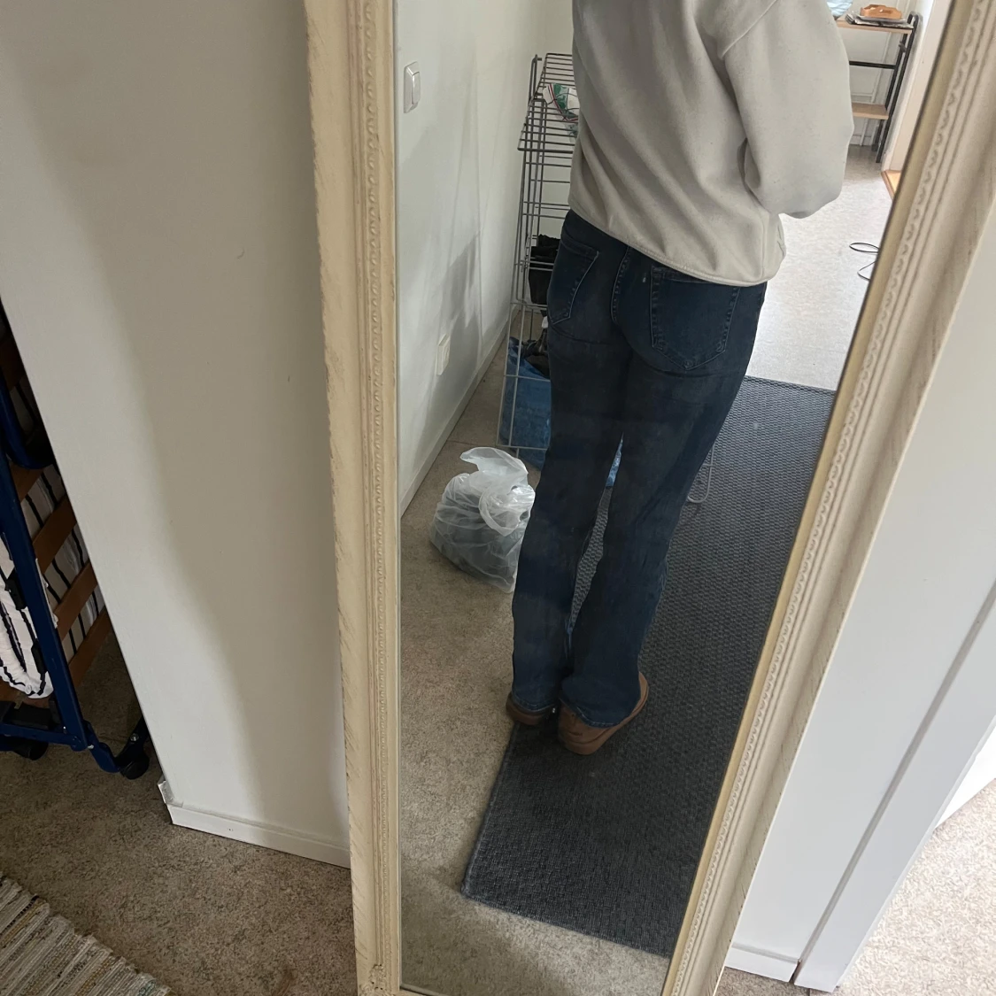 Mörkblåa bootcut jeans  - 1