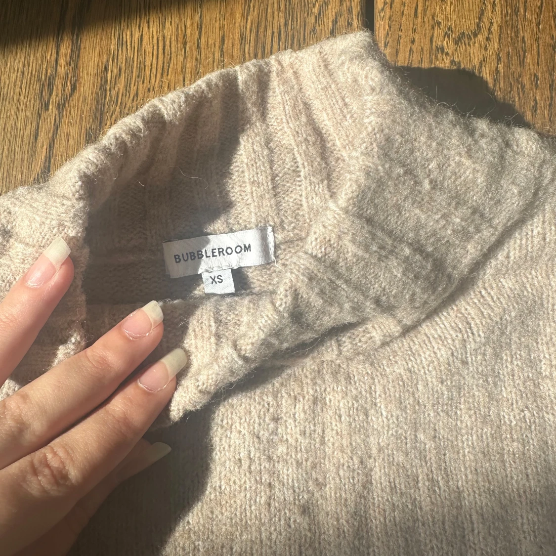 Beige stickad polotröja från Bubbleroom - 2
