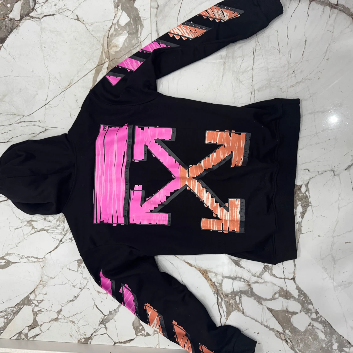 Svart Off-White hoodie med färgglada detaljer - 1