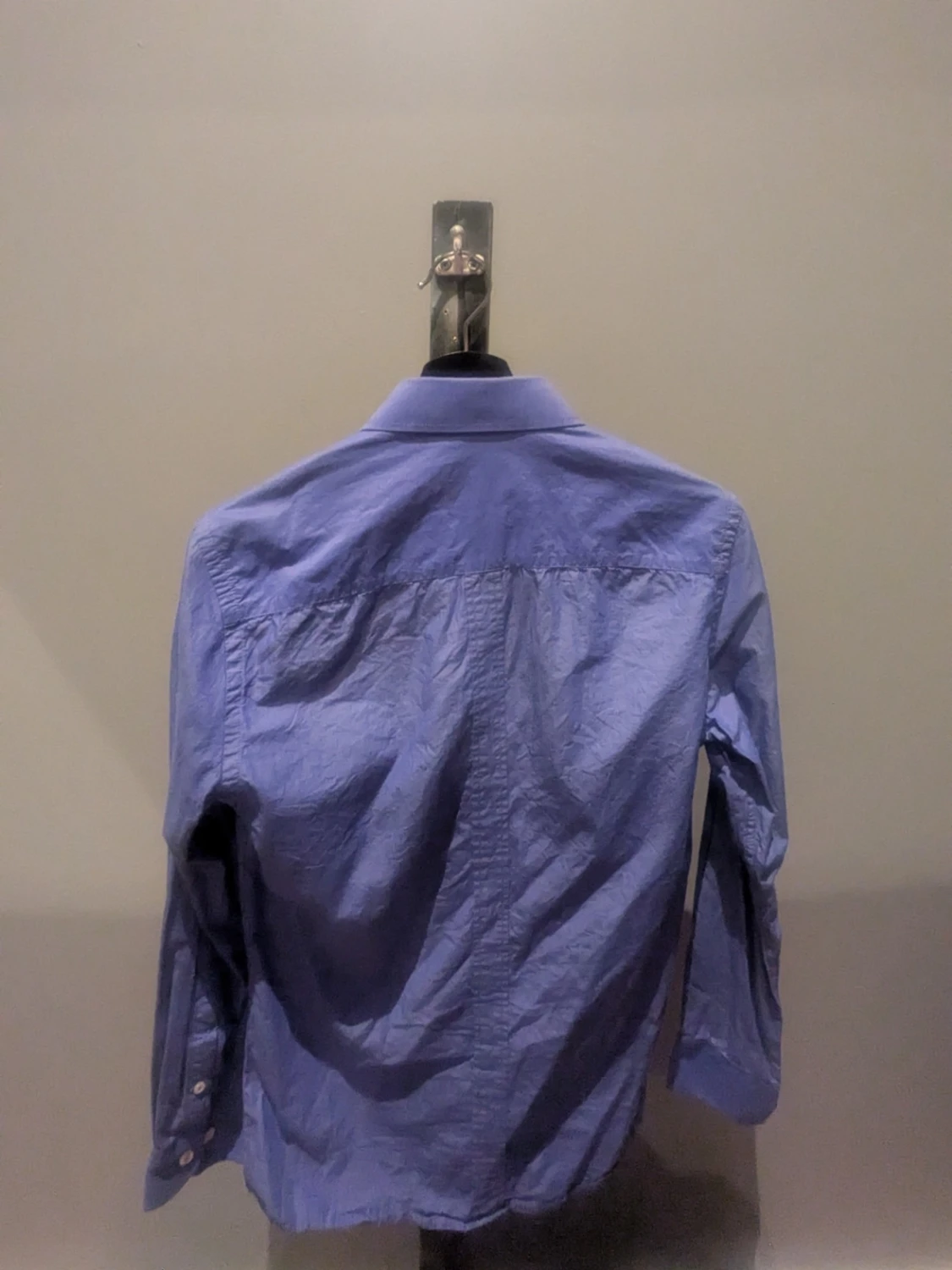 Blå skjorta med vit krage - 3