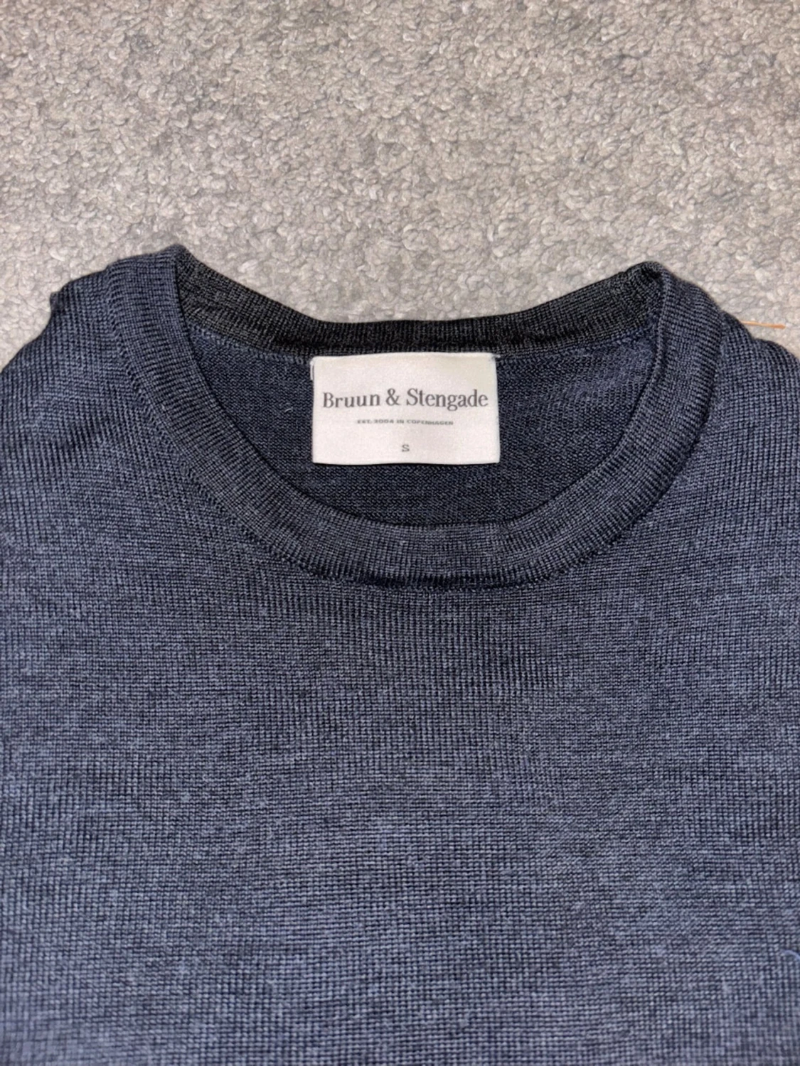 Mörkblå stickad tröja Bruun & Stengade - 1