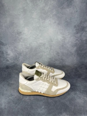 Valentino Rockrunnee - Skick: 8,5/10, inga defekter. | Ingår: bara skorna. | Nypris: +- 7000 SEK.