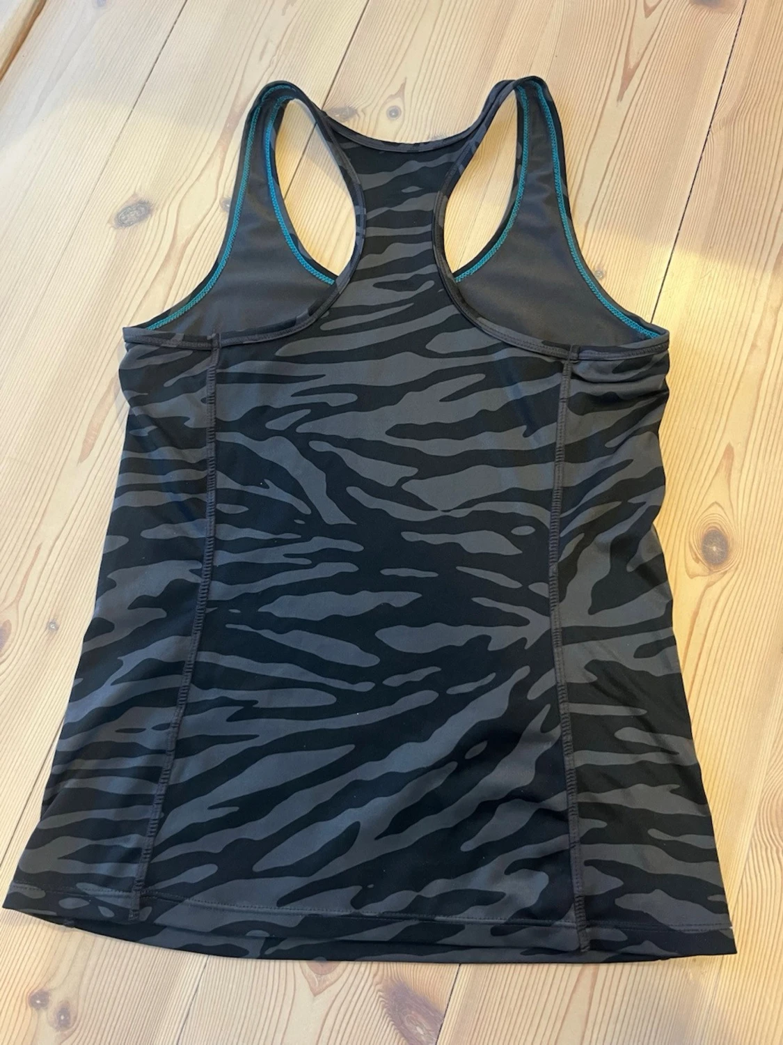 Svart sportlinne med mönster H&M - 2