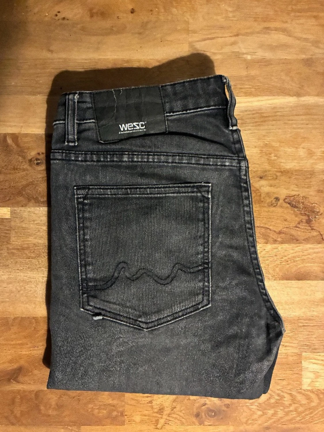 Svarta skinny jeans från WESC