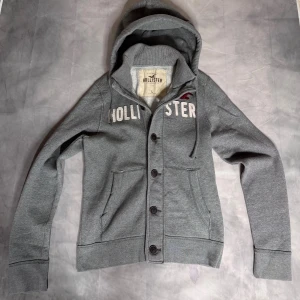 Hollister cardigan  - Väldigt eftertraktad hollister cardigan| Storlek L| Skick: 9/10. 