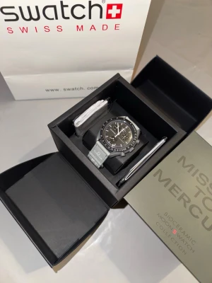 Omega x Swatch MoonSwatch Mercury - Mission to Mercury i mycket fint skick. Full set med originalbox. 