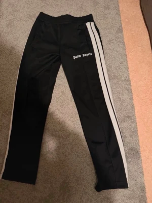 Palm Angels  - Använda knappt. Storlek L men de passar även M 