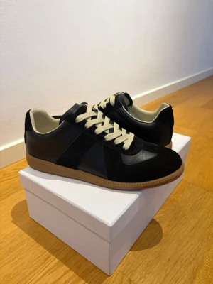 Maison Margela Gats - Nya skor, fick i julklapp men för små för mig. Perfekta för dig som gillar en clean look.