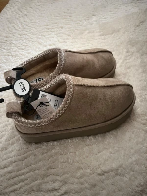 Låga boots lager157 - Lågankel boots i storlek 38/39 från lager157. Endast testat dem, prislapp osv finns kvar.💘