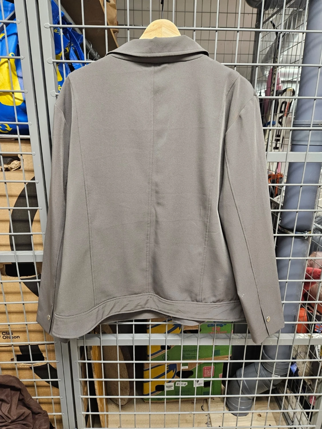 Grå jacka med dragkedja från Amalia - 4