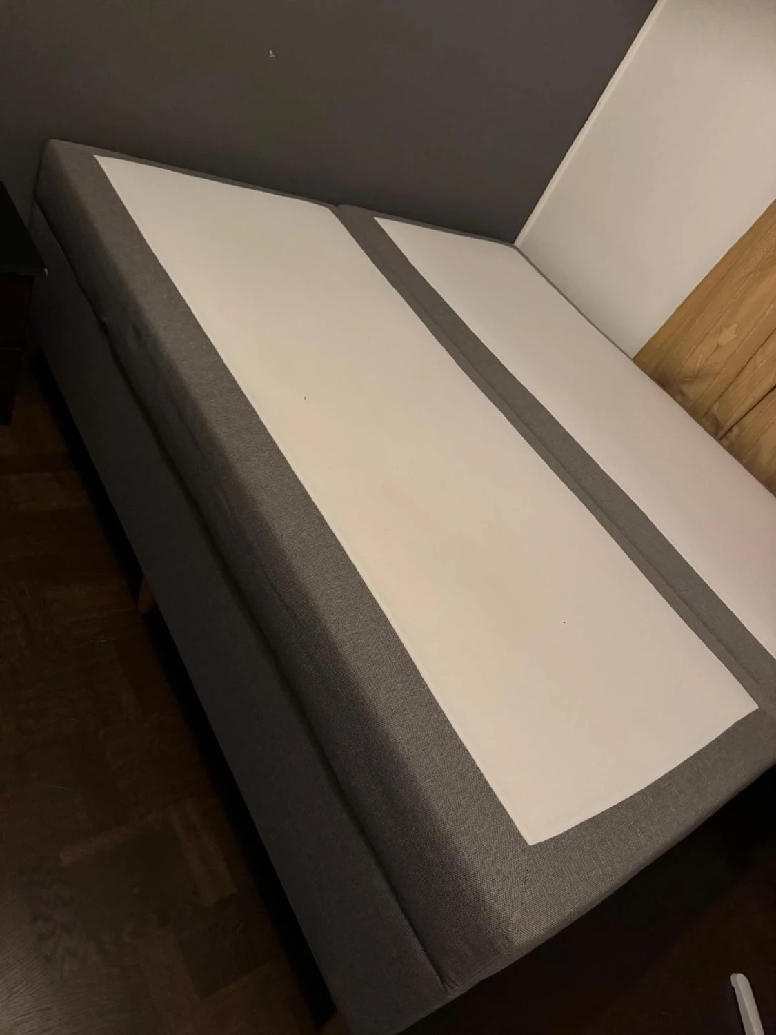 Två gråa sängbottnar - 2