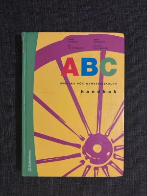 ABC Svenska för gymnasieskolan - ABC – Svenska för gymnasieskolan (handbok) är en grundläggande och pedagogisk bok i svenska. Den tar upp språk, grammatik, litteratur och analys och är anpassad för gymnasienivå. 