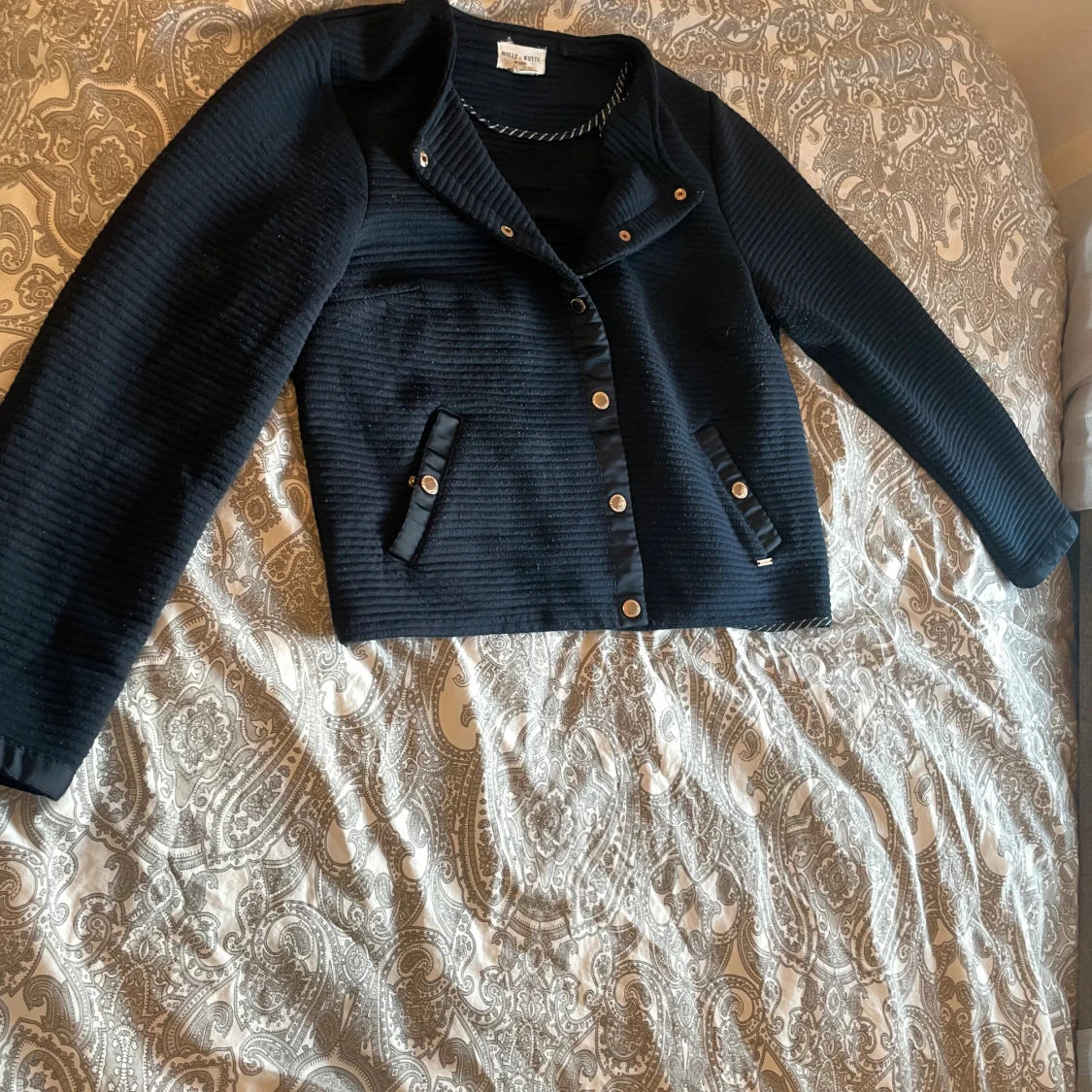 Svart quiltad cardigan jacka från Belle Petite - 1