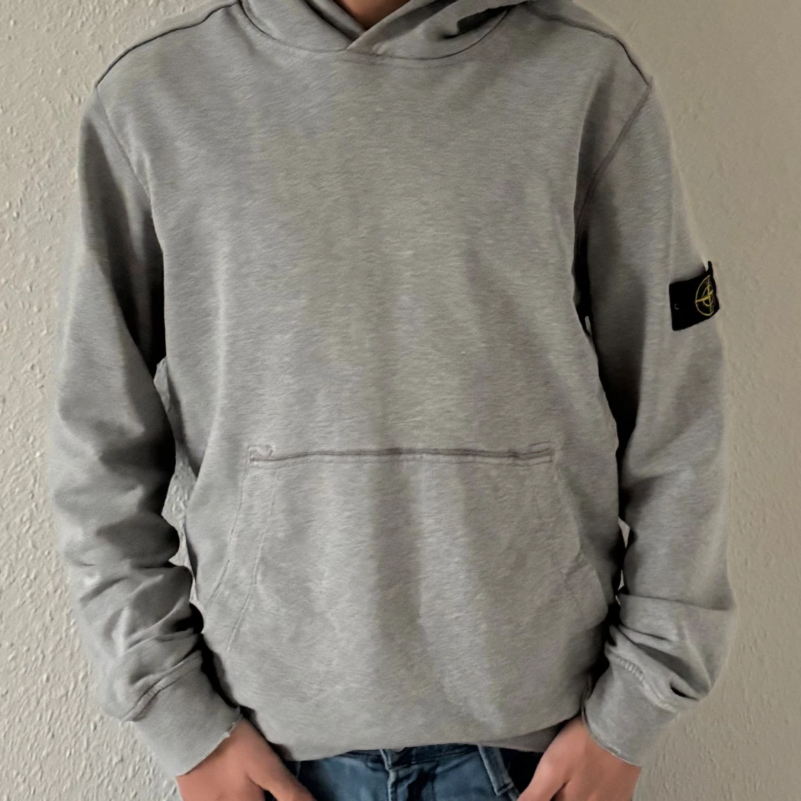 Grå Stone Island hoodie  - 1
