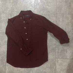Vinröd Ralph Lauren skjorta - Bra skick 👏🏽