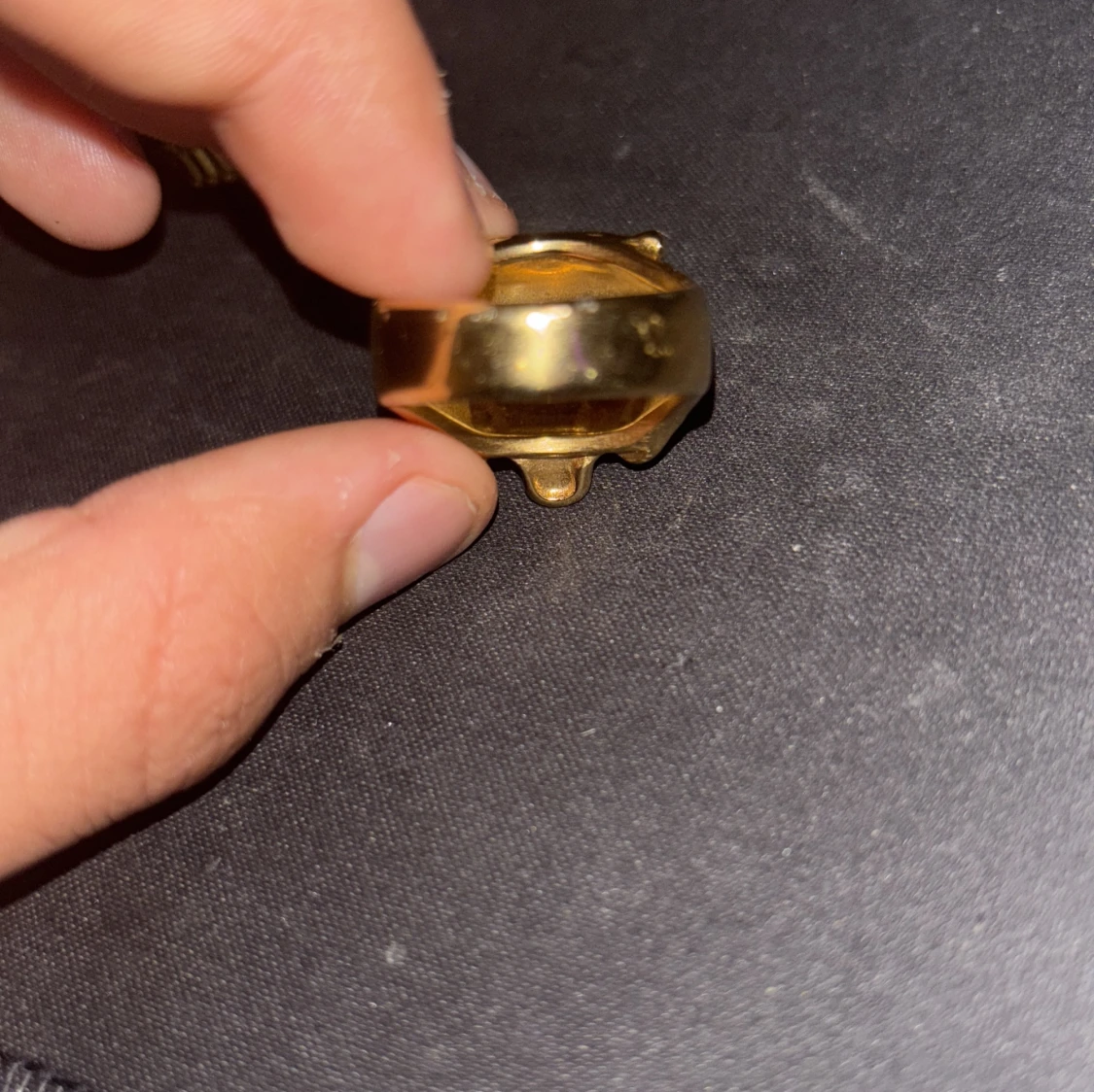 Guldfärgad ring med tigerhuvud - 1