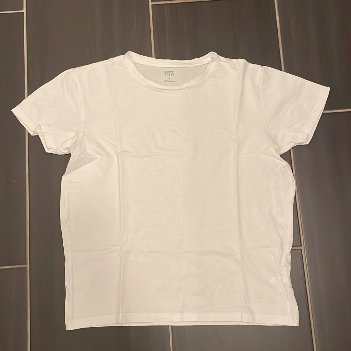 Vit basic t-shirt från 157