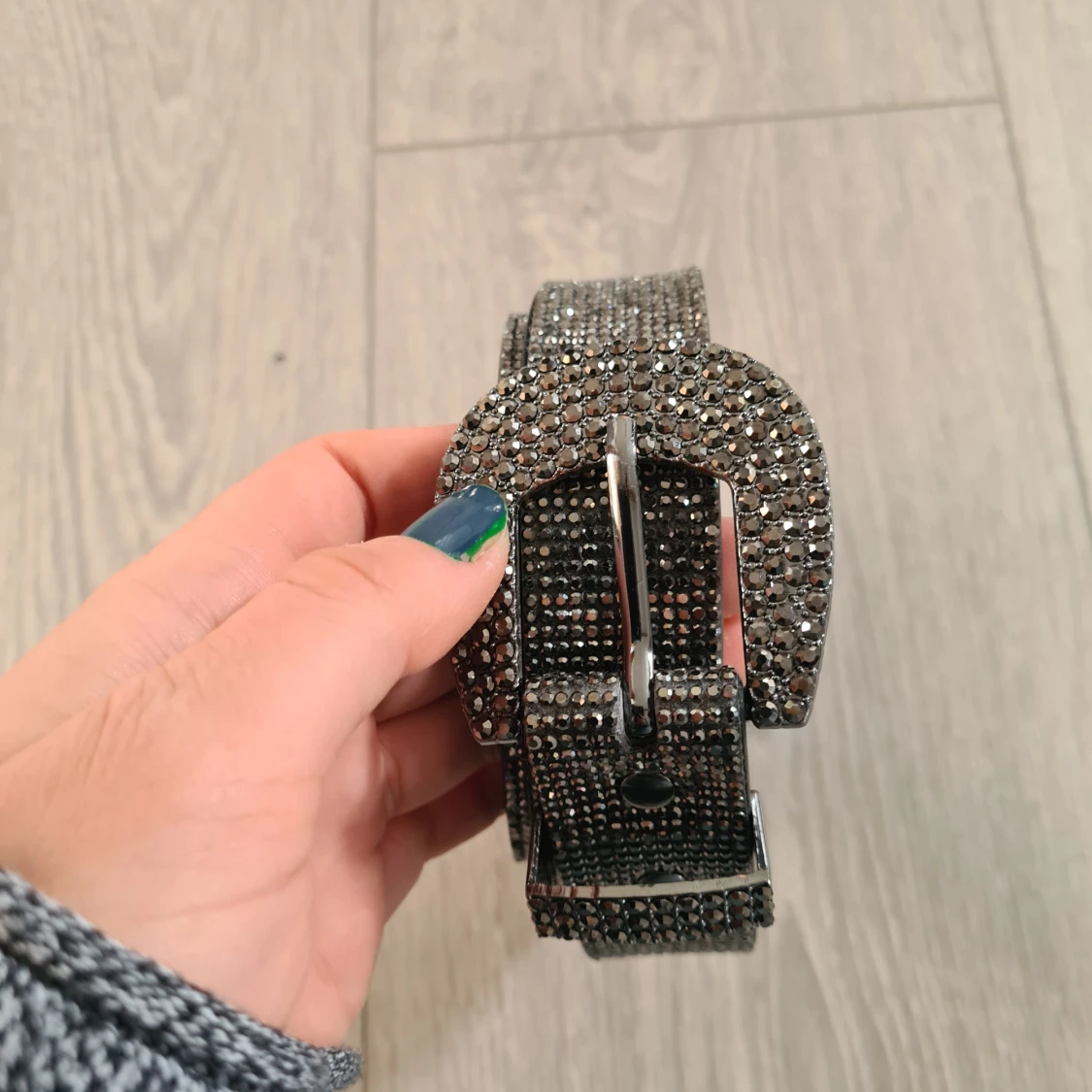 Glittrigt rhinestone bälte från Primark - 1