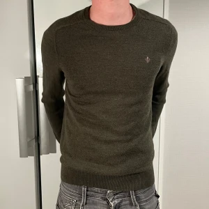 Mörkgrön morriströja - Mörkgrön morriströja i merinoull. Tröjan är knappt  använd köpte på måfå fast den var för liten så den är i mycket bra skick. Skriv om ni undrar något. Prisförslag accepteras