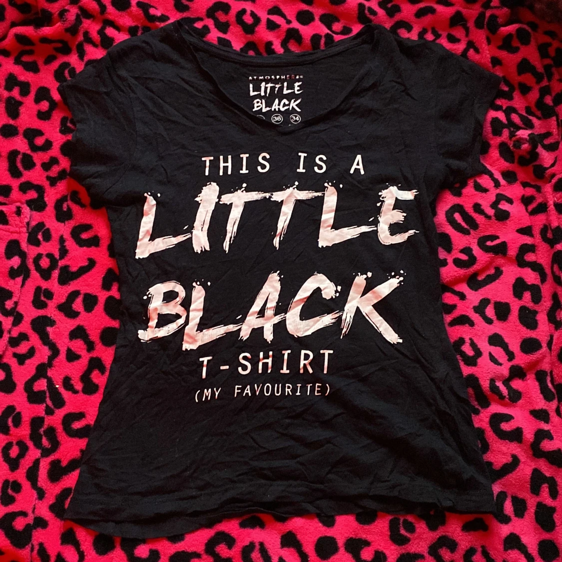 Svart t-shirt från Atmosphere