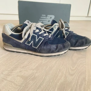 New Balance  - Ett par fetta New Balance skor som passar till allt. Hör av dig vid funderingar!