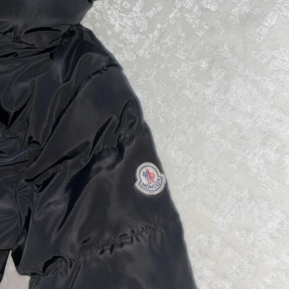 Svart Moncler pufferjacka med huva - 4