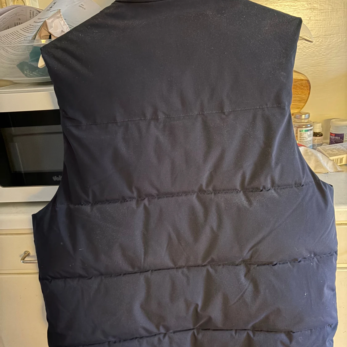 Mörkblå dunväst från Les Deux - 1