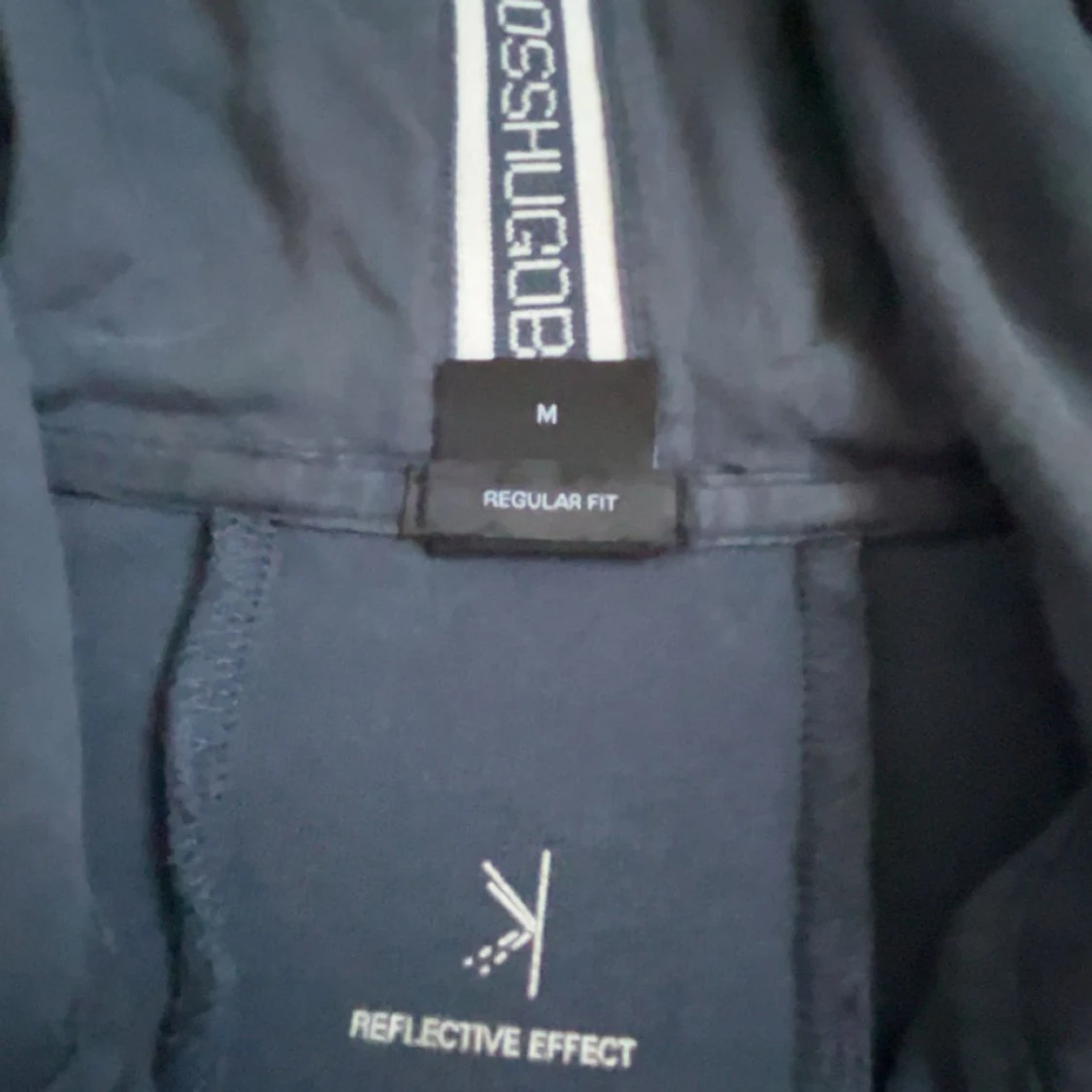 Svart hoodie från Hugo Boss med dragkedja - 1