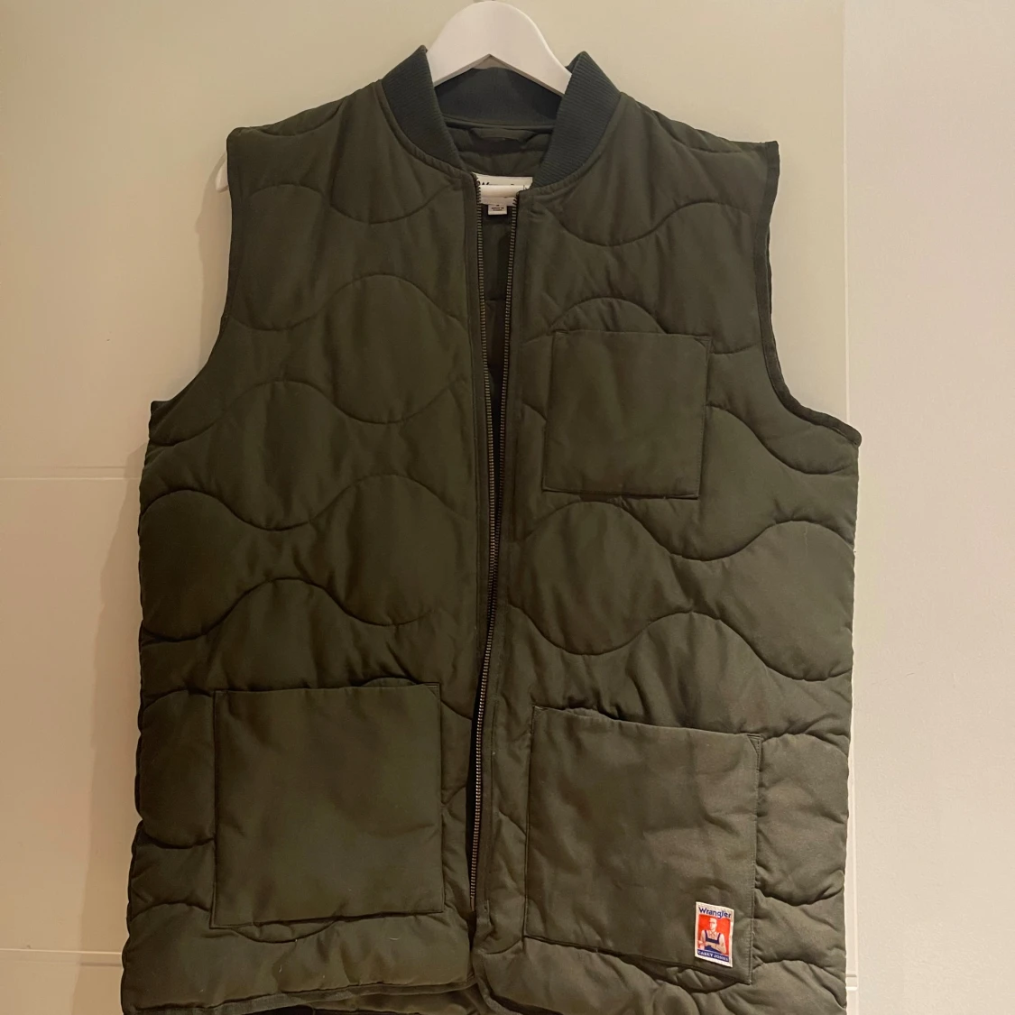 Quiltad grön dunväst från Wrangler