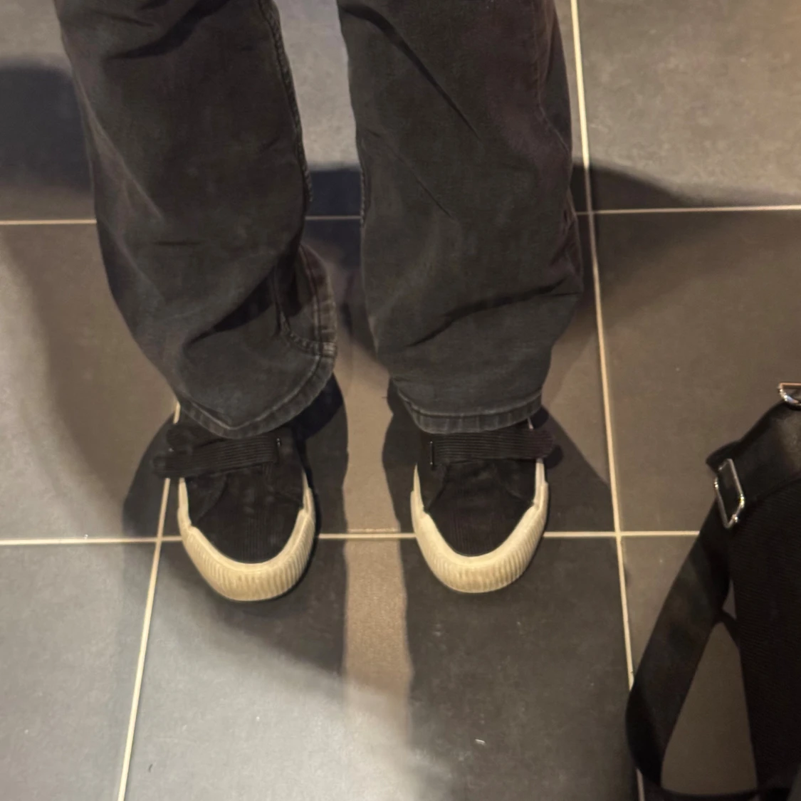 Svarta sneakers i manchester med kardborre - 2