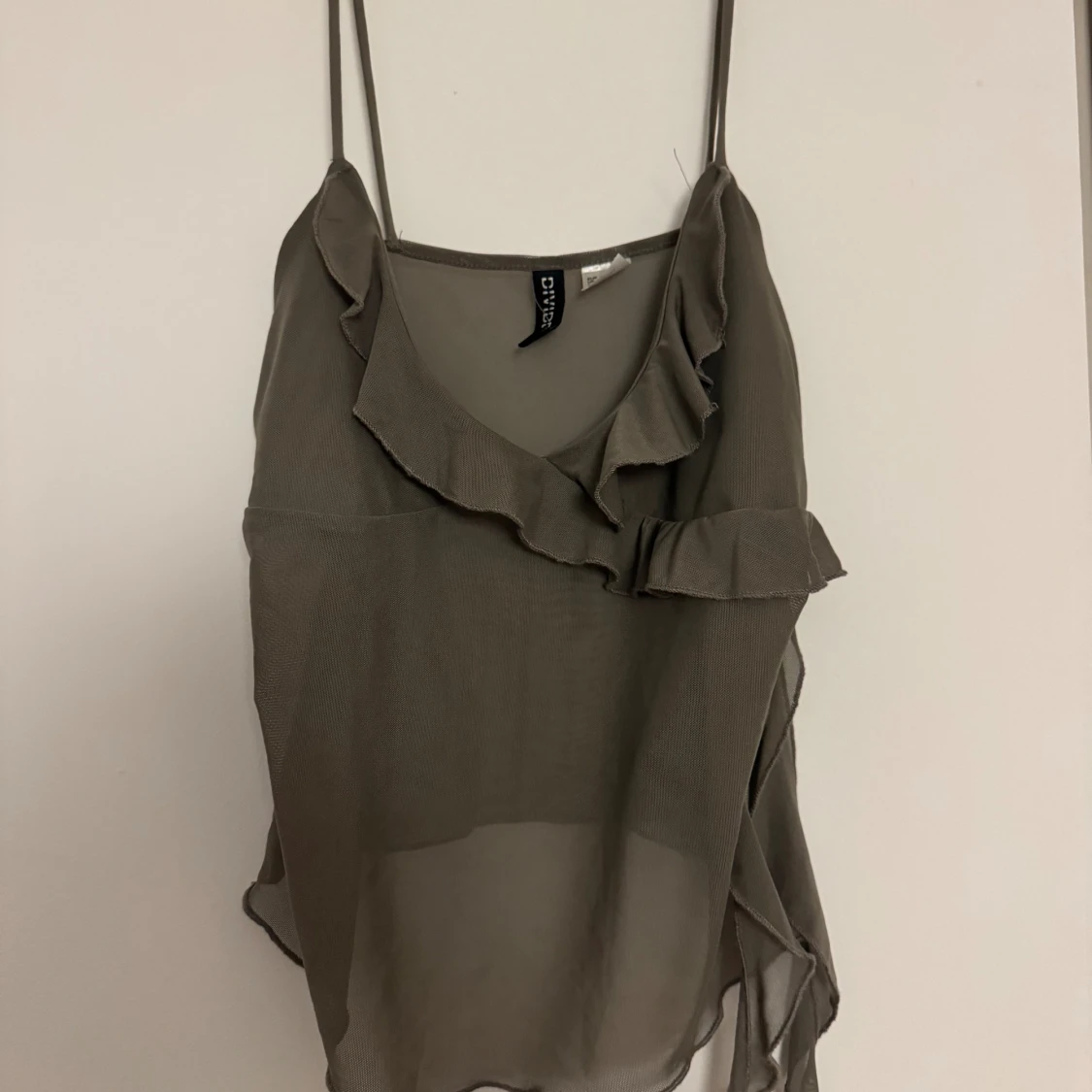 Grön volangtop från Divided