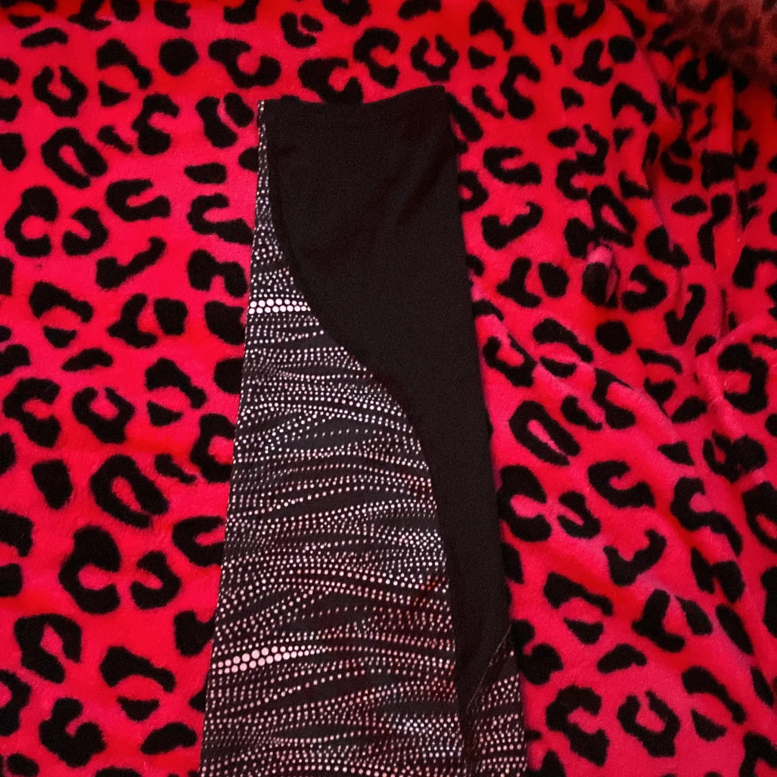 Svarta träningsshorts med prickigt mönster från Puma - 1