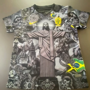Brasilien fotbollströja ” jesus tröjan ” - ” Jesus tröjan” i storlek 146-157, en riktigt snygg tröja och i fint skick.