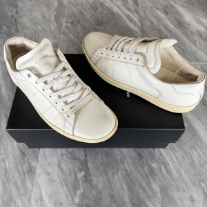 Saint Laurent skor - Saint Laurent skor  -  Fint skick  -  Nypris: 7000kr  -  Ingår: endast skorna -  Hör av dig vid minsta fråga