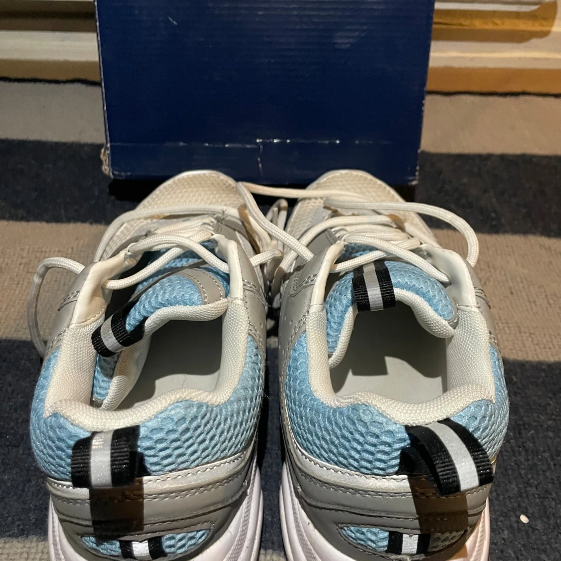 Dior sneakers i blått och grått - 2