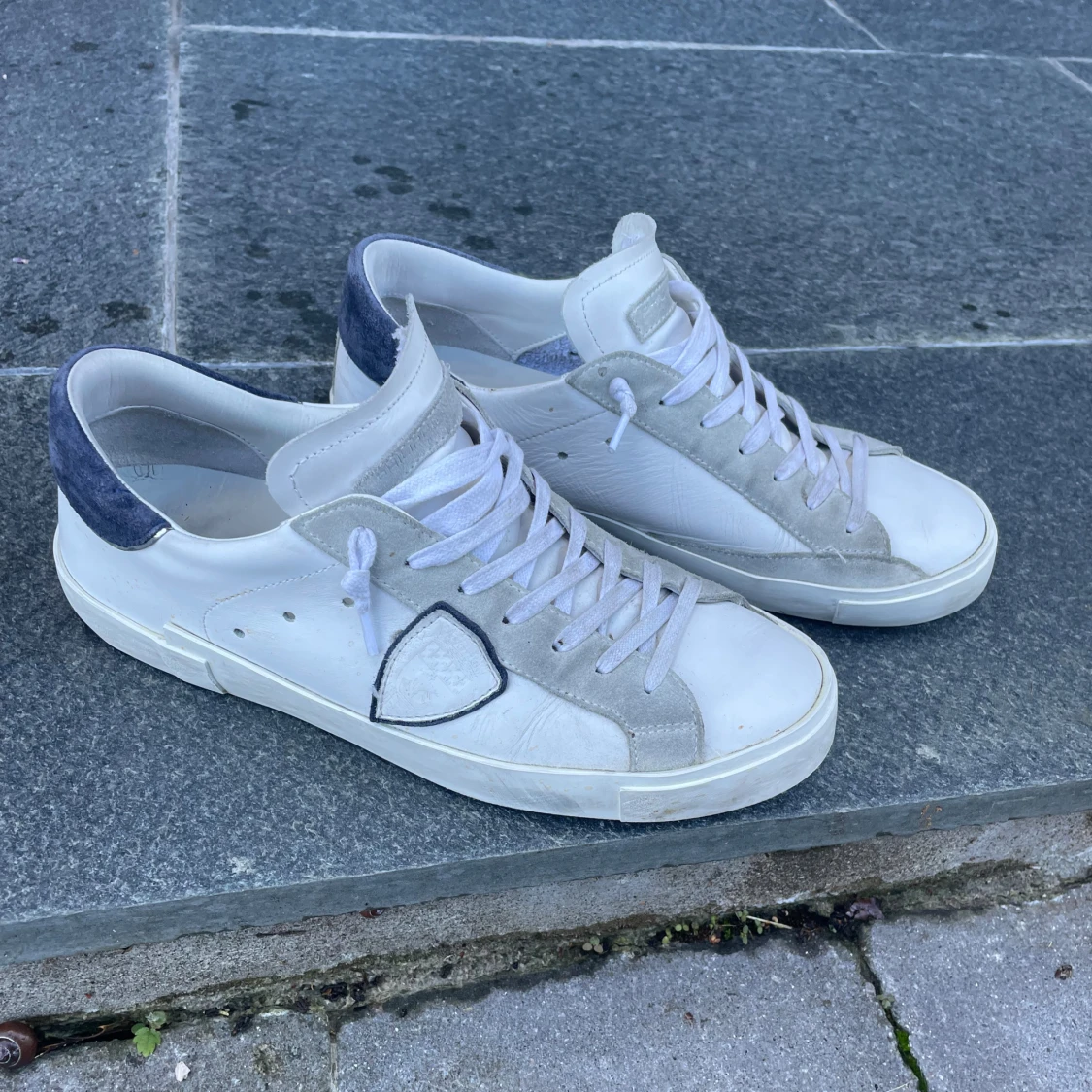 Philippe Model vita sneakers i skinn