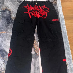 Minus two pants  - Säljer mina minus two röda som ja har köpt några år sen för minus two websidan