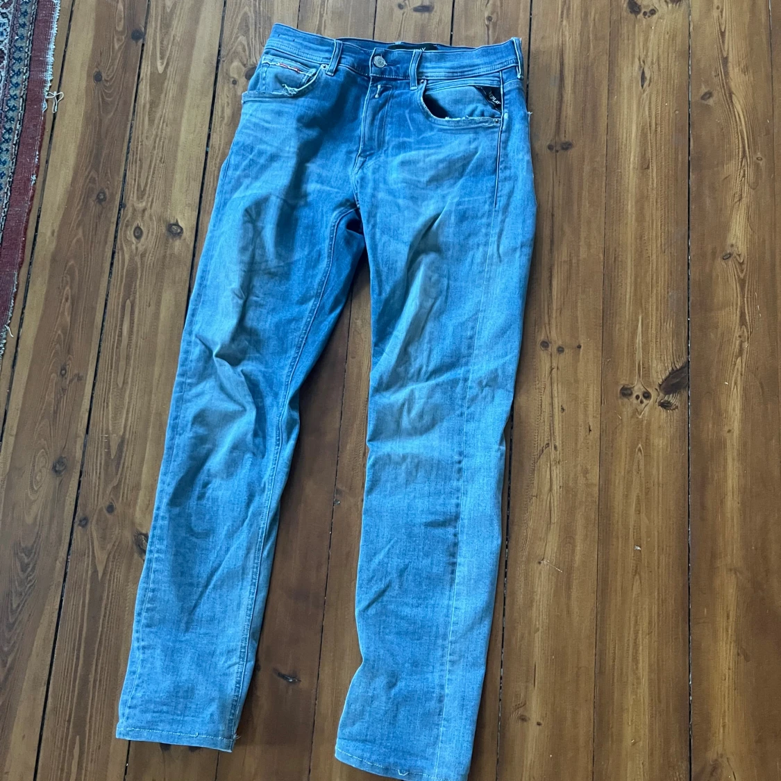 Blå slim fit jeans från replay  - 2