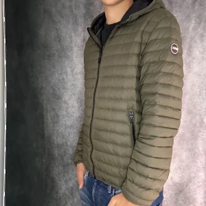 Colmar jacka - Mycket fint skick | Size 52 passar M  | fraktar spårbart inom 24 timmar |  för att köpa klicka ” köp nu” | vid frågor skriv ett meddelande |