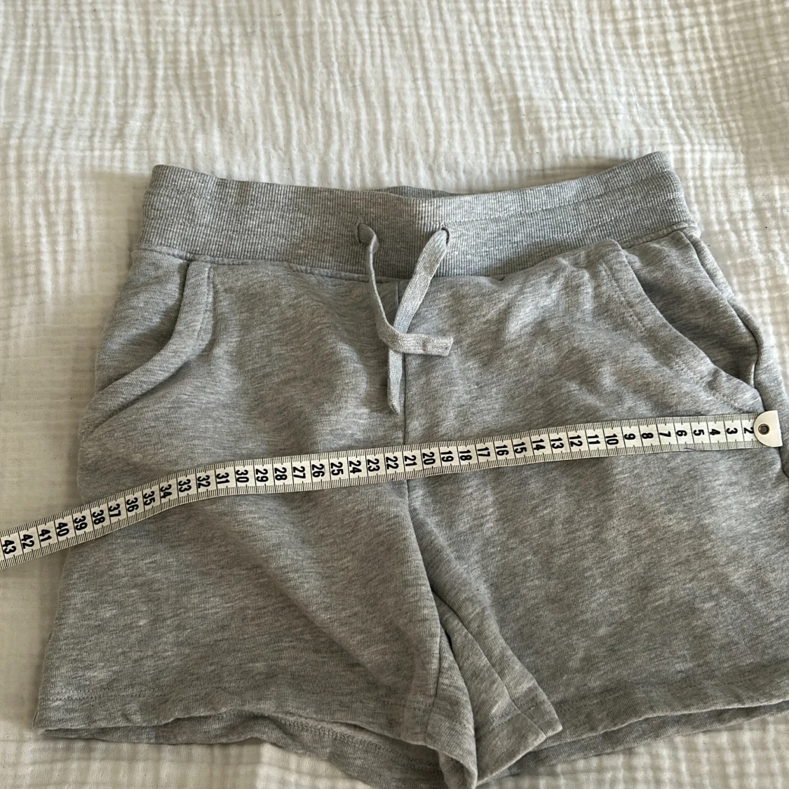 Grå mjukisshorts med snörning XS - 3