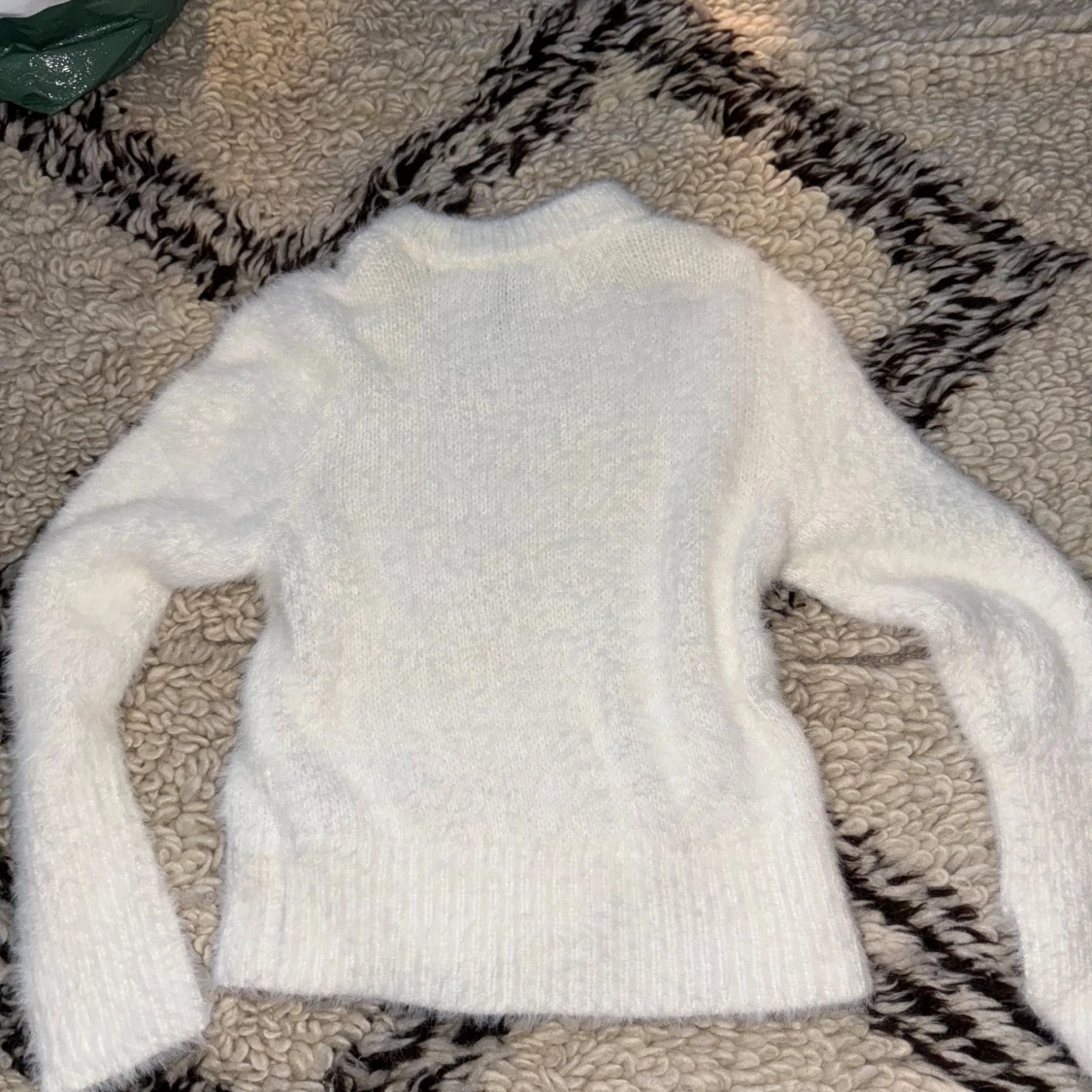 Vit stickad tröja  - 1