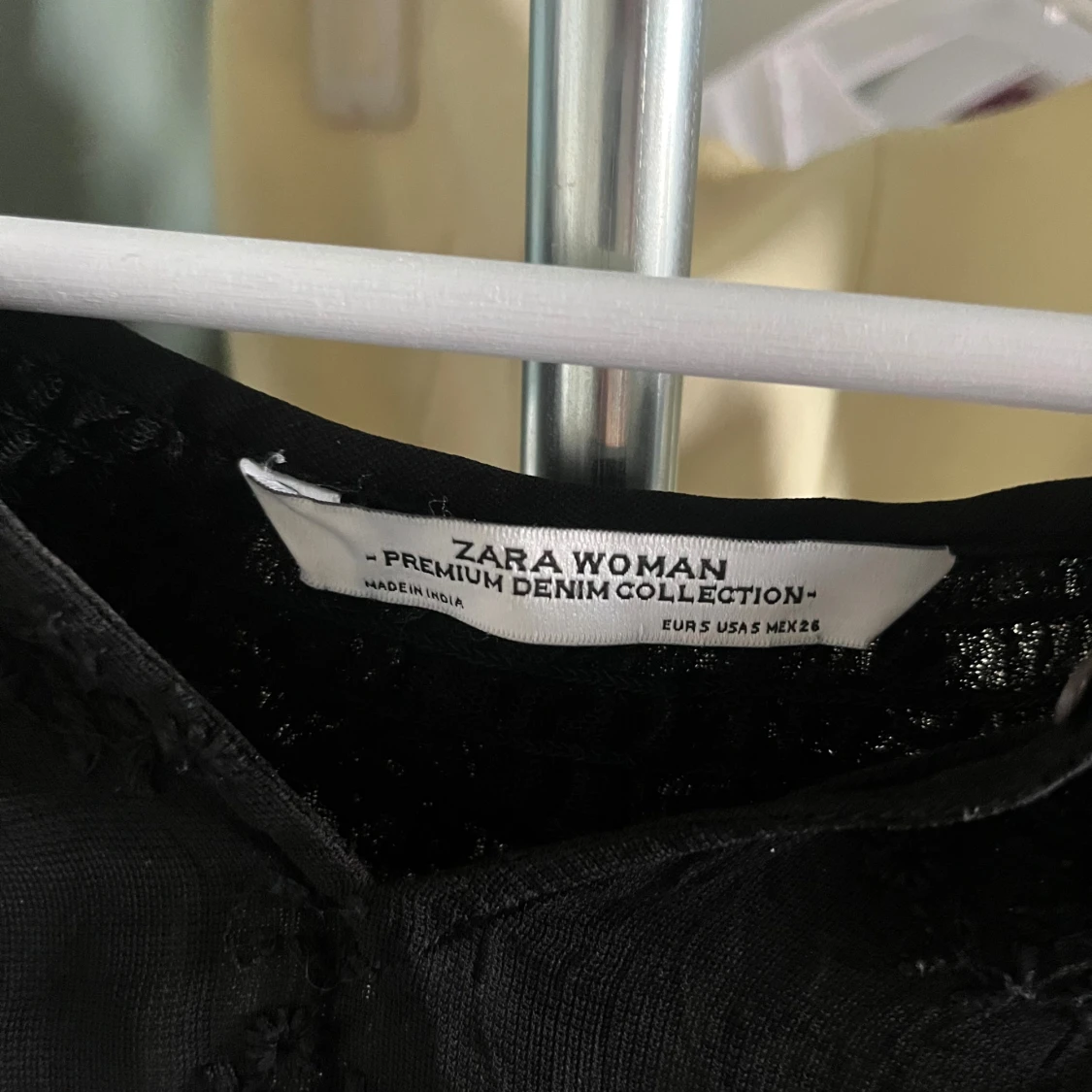 Svart spetsig  blus från Zara - 3