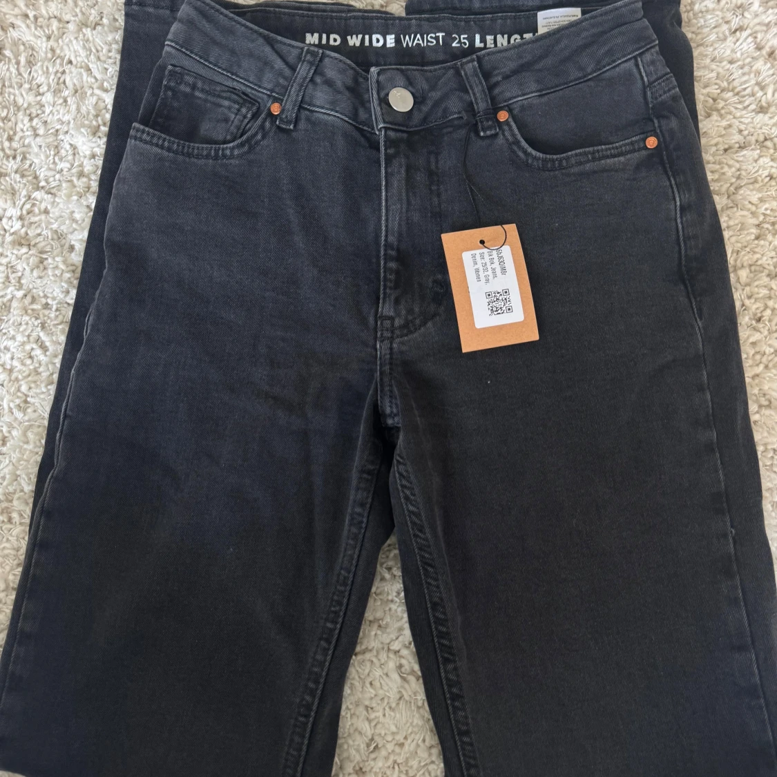 Svarta wide jeans från Gina Tricot - 1