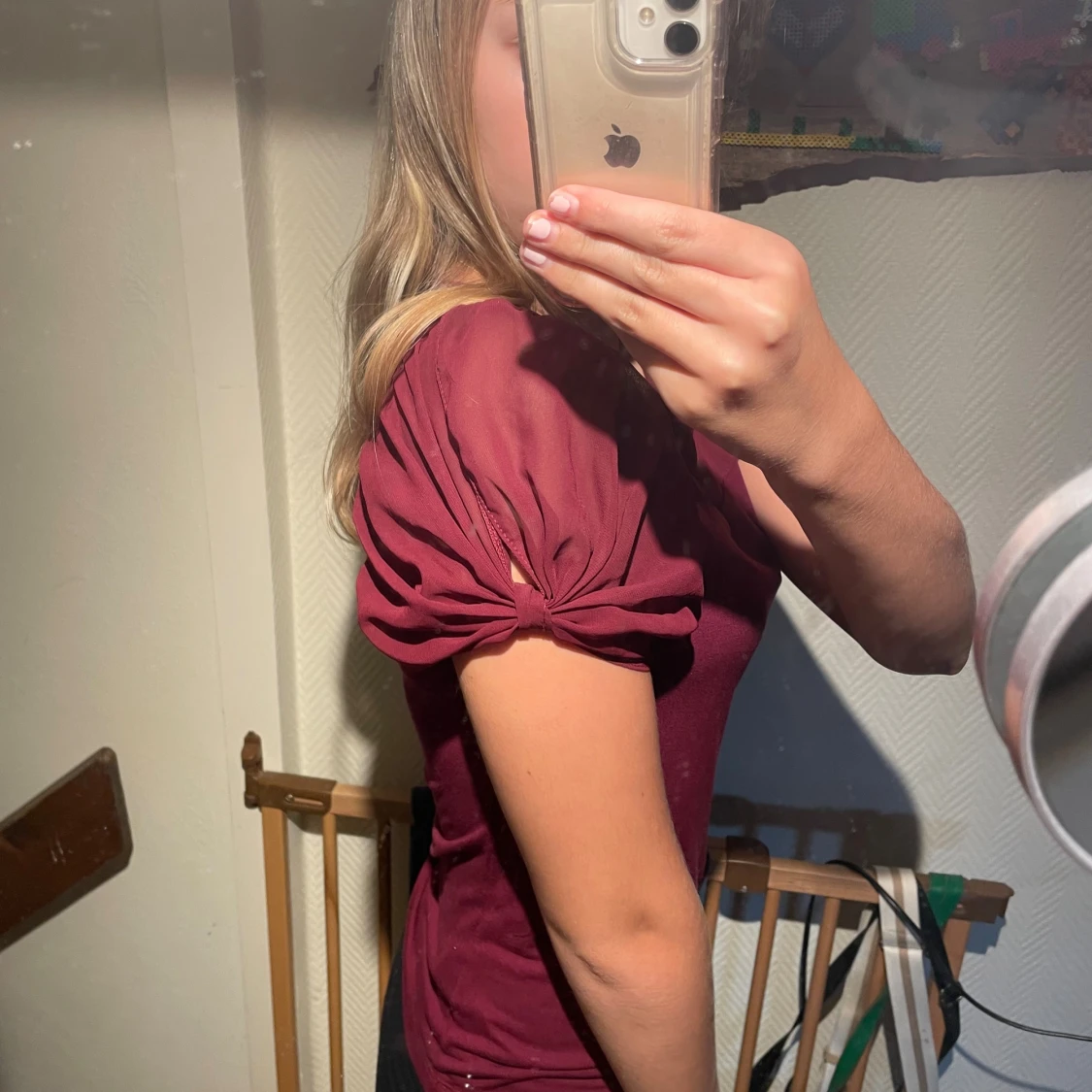 Vinröd topp med puffärm och mesh - 3